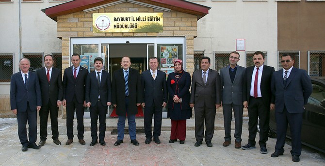 bayburt-valisi-ali-hamza-pehlivan,-kentteki-bazi-kamu-kurumlarini-ziyaret-ederek-incelemelerde-bulundu-(3).jpg