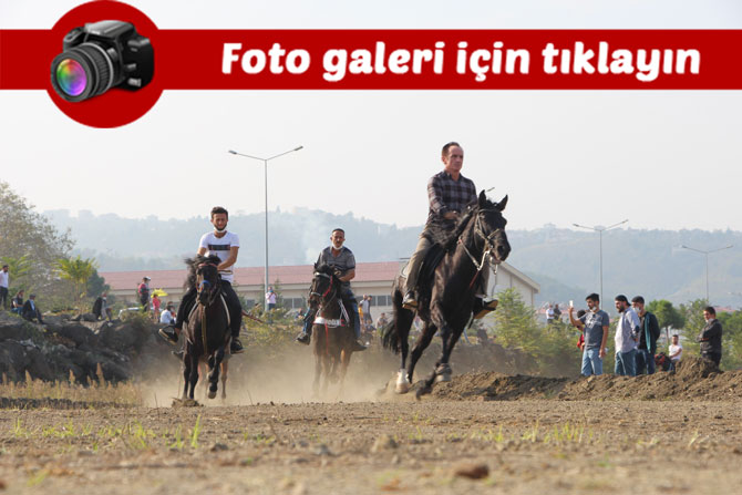 besikduzunde-cumhuriyet-bayrami-etkinlikleri-kapsaminda-at-yarislari-duzenlendi.jpg