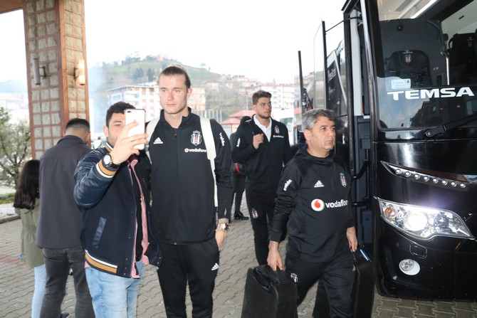 besiktas,-rizede-mesalelerle-karsilandi-(3).jpg