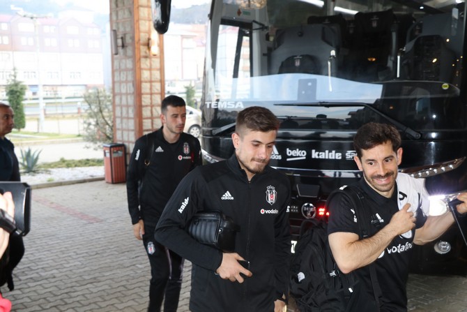 besiktas,-rizede-mesalelerle-karsilandi-(5).jpg