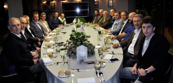 besiktastan-caykur-rizespor-yonetimine-dostluk-yemegi-(1)-001.jpg