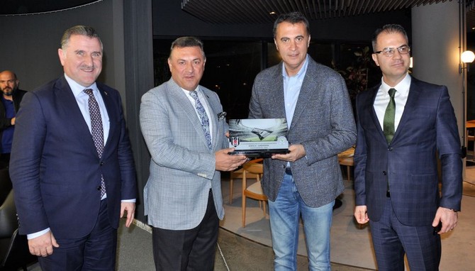 besiktastan-caykur-rizespor-yonetimine-dostluk-yemegi-(3)-001.jpg