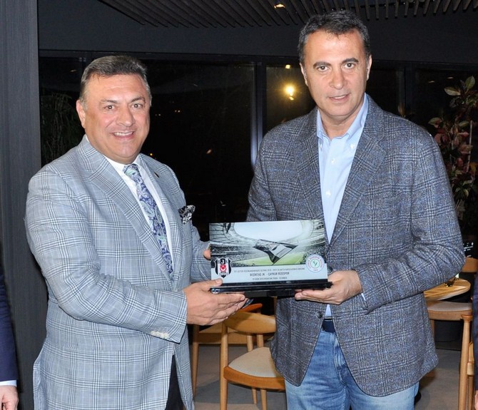 besiktastan-caykur-rizespor-yonetimine-dostluk-yemegi-(4)-002.jpg