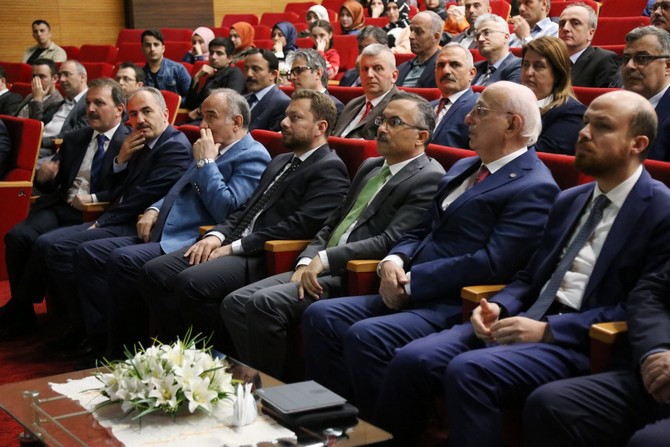 bilal-erdogan-rizede-vakif-medeniyetinde-ramazan-ayi-konferansi-verdi-(8).jpg