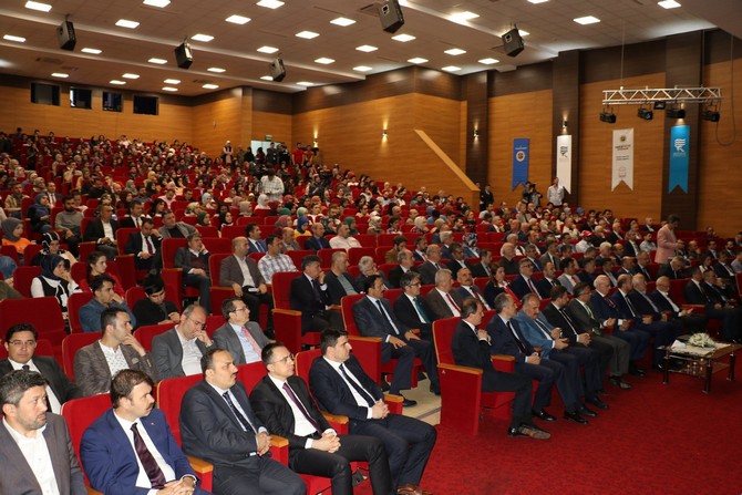 bilal-erdogandan-rizede-vakif-medeniyetinde-ramazan-ayi-konferansi-(4)-001.jpg