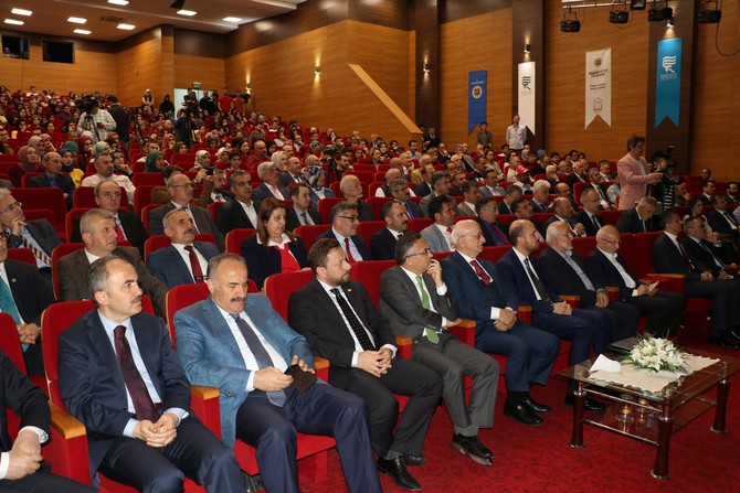 bilal-erdogandan-rizede-vakif-medeniyetinde-ramazan-ayi-konferansi-(5)-001.jpg