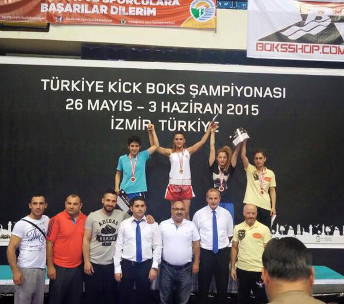 binnur-sakal-izmirde-kick-boks-turkiye-sampiyonu-oldu.jpg binnur-sakal-izmirde-kick-boks-turkiye-sampiyonu-oldu.jpg