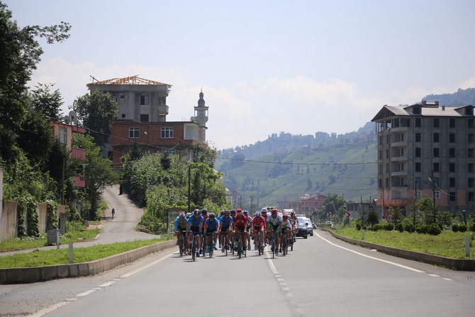 bisikletciler-rize’de-yaristi-(3).jpg