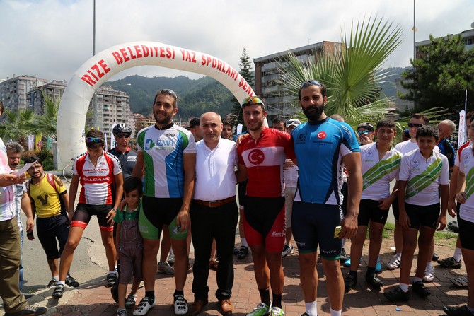 bisikletciler-rize’de-yaristi-(7).jpg