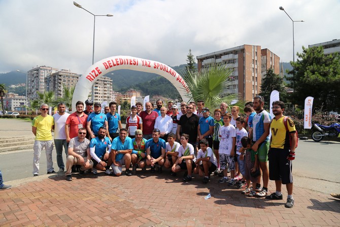 bisikletciler-rize’de-yaristi-(8).jpg