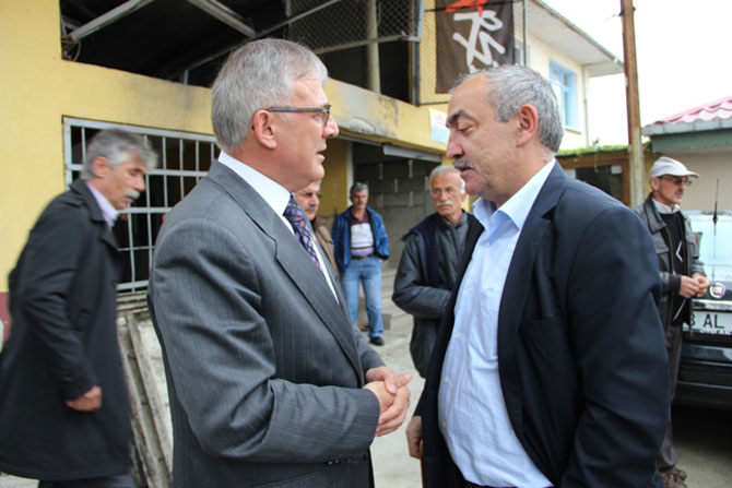 biyik,-gundogdu,-velikoy-ve-bozkale’de-vatandasla-kucaklasti1.jpg biyik,-gundogdu,-velikoy-ve-bozkale’de-vatandasla-kucaklasti1.jpg