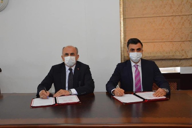 bolge-il-milli-egitim-mudurlerimiz-arasinda-universiteye-yolculuk-projesi-(yks-son-prova)-is-birligi-protokolu-imzalandi-(4).jpg