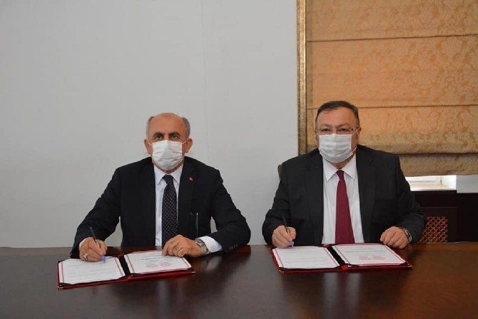 bolge-il-milli-egitim-mudurlerimiz-arasinda-universiteye-yolculuk-projesi-(yks-son-prova)-is-birligi-protokolu-imzalandi-(5).jpg