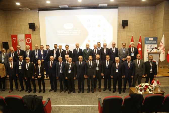 bolgesel-kalkinma-odakli-misyon-farklilasmasi-ve-ihtisaslasma-programi-kapsaminda-kastamonu-universitesi-ev-sahipliginde-ilahiyat-fakultesi-abdulhalik-oguz-konferans-salonunda-22-universitenin-rektoru-12.jpg
