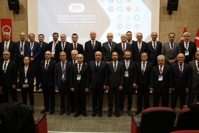bolgesel-kalkinma-odakli-misyon-farklilasmasi-ve-ihtisaslasma-programi-kapsaminda-kastamonu-universitesi-ev-sahipliginde-ilahiyat-fakultesi-abdulhalik-oguz-konferans-salonunda-22-universitenin-rektoru-2.jpg