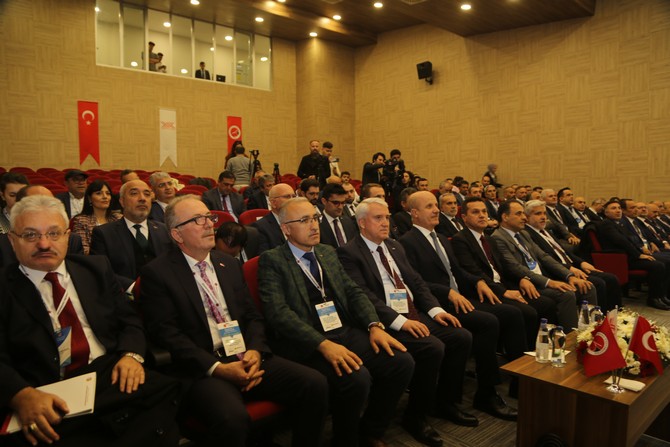 bolgesel-kalkinma-odakli-misyon-farklilasmasi-ve-ihtisaslasma-programi-kapsaminda-kastamonu-universitesi-ev-sahipliginde-ilahiyat-fakultesi-abdulhalik-oguz-konferans-salonunda-22-universitenin-rektoru-7.jpg