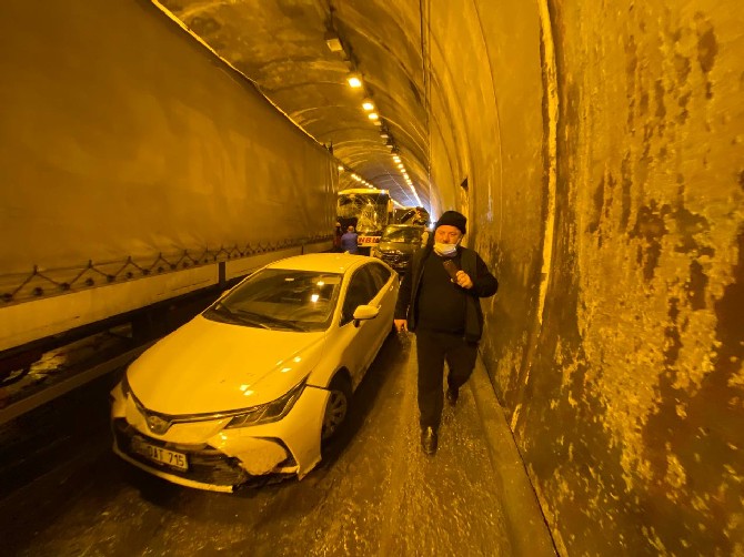 bolu-dagi-tuneli-icinde-18-arac-birbirine-girdi-3-001.jpg