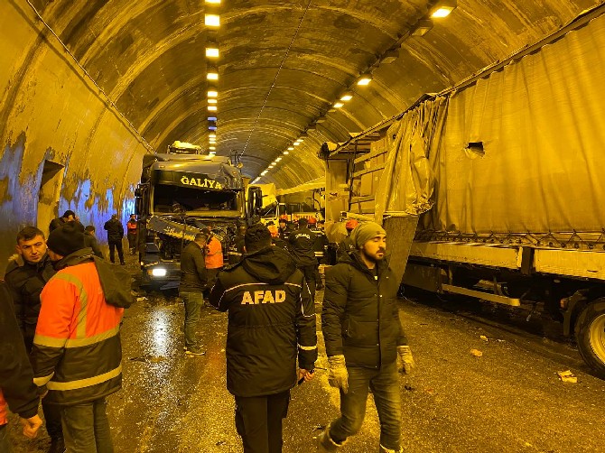 bolu-dagi-tuneli-icinde-18-arac-birbirine-girdi-4-002.jpg