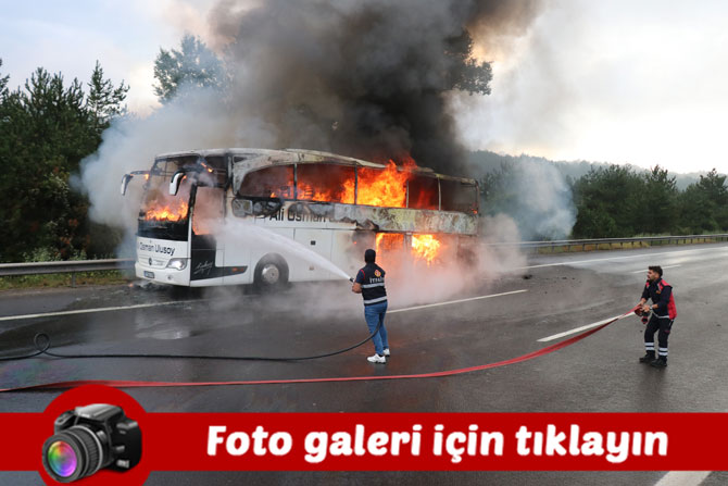 boluda-tem-otoyolunda-seyir-halinde-olan-yolcu-otobusu-alev-alev-yandi-olayda-can-kaybi-yasanmazken-trabzondan-hareket-eden-yolcu-otobusu-tamamen-kullanilamaz-hale-geldi.jpg