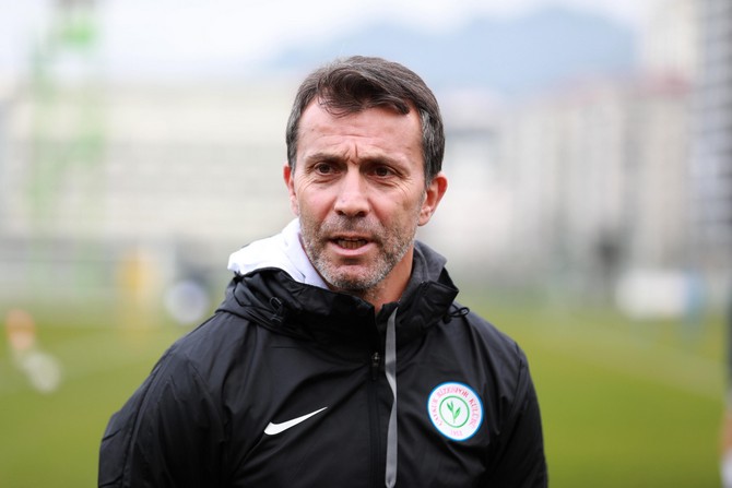 bulent-korkmaz-caykur-rizespor-teknik-direktoru-3-001.jpg