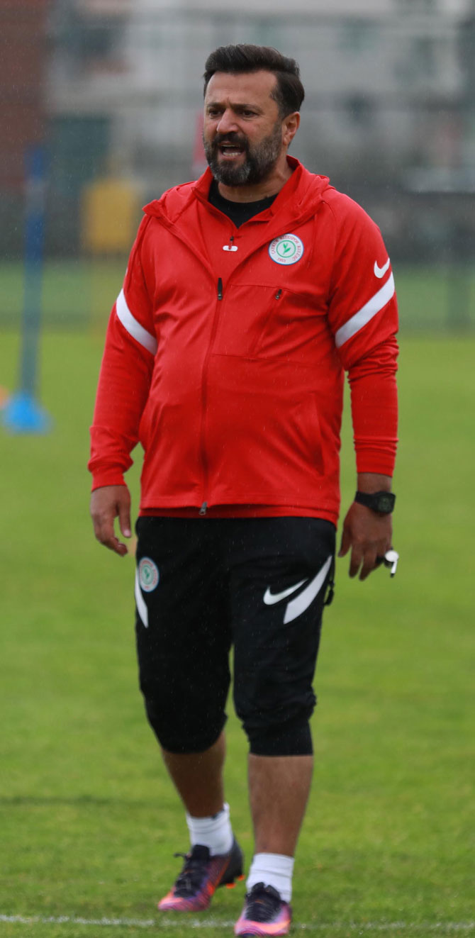 bulent-uygun-caykur-rizespor-teknik-direktoru-(3)-003.jpg