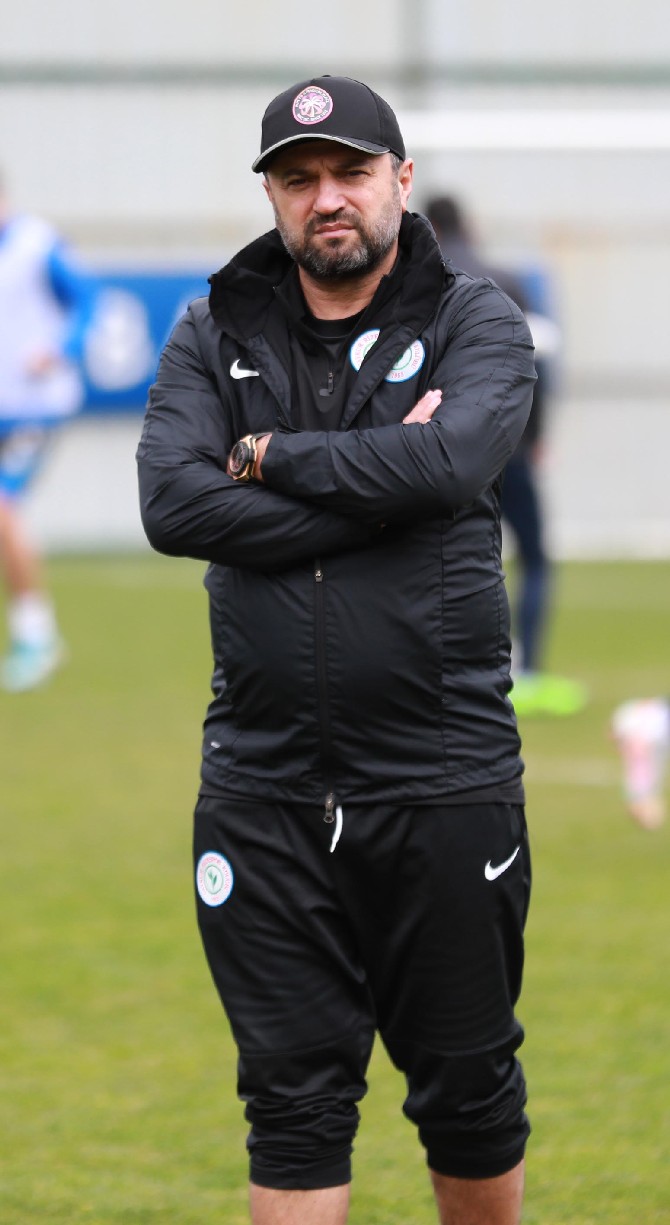 bulent-uygun-caykur-rizespor-teknik-direktoru-(3).jpg