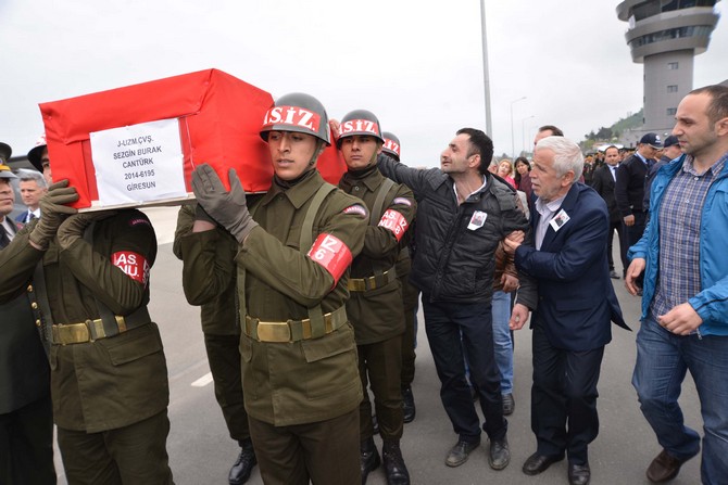 burak-canturkun-naasi,-giresuna-goturulmek-uzere-ordu-giresun-havalimanina-getirildi-(10).jpg