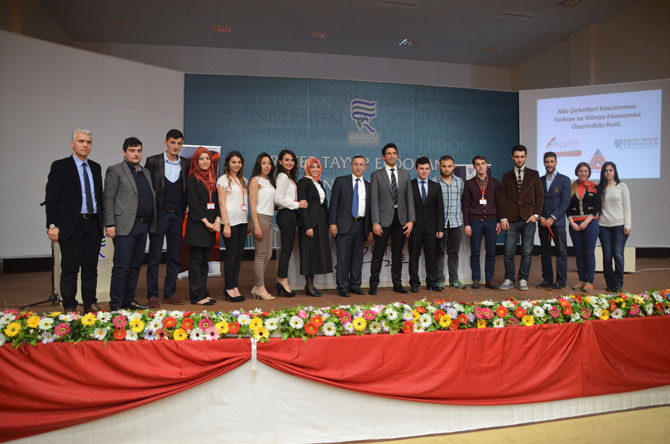 burak-kizilhandan-rizede-aile-sirketleri-kavraminin-turkiye-ve-dunya-ekonomisi-uzerindeki-rolu-konferansi-1.jpg burak-kizilhandan-rizede-aile-sirketleri-kavraminin-turkiye-ve-dunya-ekonomisi-uzerindeki-rolu-konferansi-1.jpg