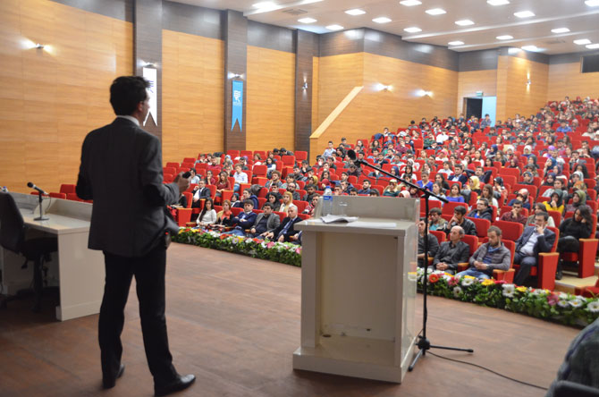 burak-kizilhandan-rizede-aile-sirketleri-kavraminin-turkiye-ve-dunya-ekonomisi-uzerindeki-rolu-konferansi-6.jpg burak-kizilhandan-rizede-aile-sirketleri-kavraminin-turkiye-ve-dunya-ekonomisi-uzerindeki-rolu-konferansi-6.jpg