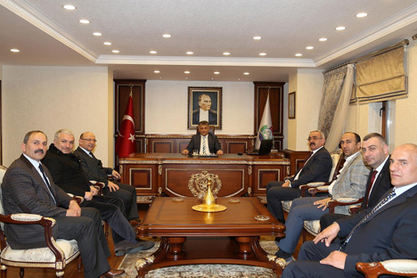 bursa-rizeliler-kultur-ve-yardimlasma-dernegi-baskani-hizir-ofluoglu-ve-yonetim-kurulu-uyeleri-vali-ersin-yazici’yi-makaminda-ziyaret-etti-1.jpg bursa-rizeliler-kultur-ve-yardimlasma-dernegi-baskani-hizir-ofluoglu-ve-yonetim-kurulu-uyeleri-vali-ersin-yazici’yi-makaminda-ziyaret-etti-1.jpg