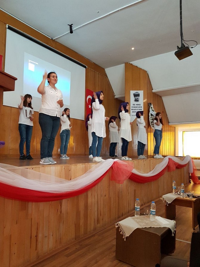 butun-dunyada-”etik-gunu”-olarak-kutlanan-25-mayis-gunu,-rize’de-gulbahar-hatun-mesleki-ve-teknik-anadolu-lisesi’nde-kutlandi-(10).jpg
