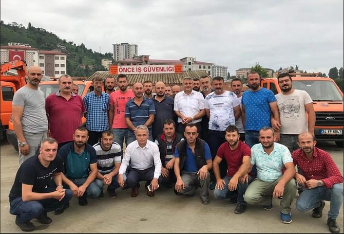 buyuk-birlik-partisi-bbp-rize-il-baskan-yardimcisi-nejmi-saruhan-taseron-iscilerin-kadro-haklari-ile-ilgili-siyasilerin-sessizliklerinin-surmesine-tepki-gosterdi-2.jpg