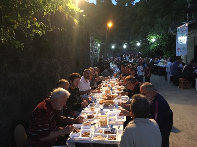 cakmakcilar-koyu-kultur-dayanisma-ve-yardimlasma-dernegi-2.-geleneksel-iftar-programinda-bir-araya-geldi-(2).jpg