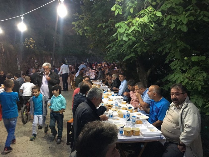 cakmakcilar-koyu-kultur-dayanisma-ve-yardimlasma-dernegi-2.-geleneksel-iftar-programinda-bir-araya-geldi-(4).jpg