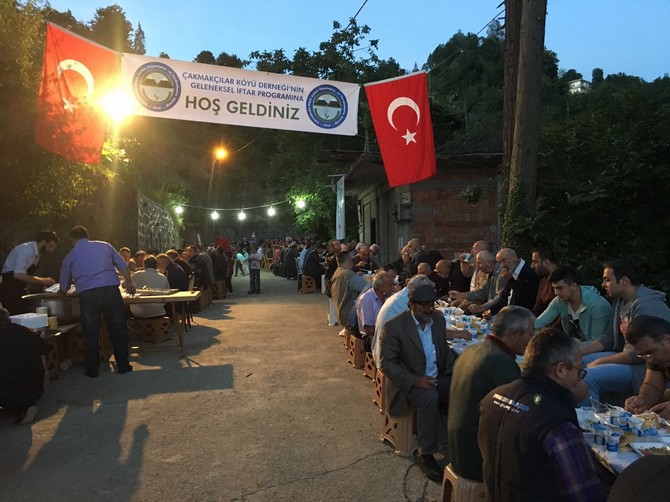 cakmakcilar-koyu-kultur-dayanisma-ve-yardimlasma-dernegi-2.-geleneksel-iftar-programinda-bir-araya-geldi-(5).jpg