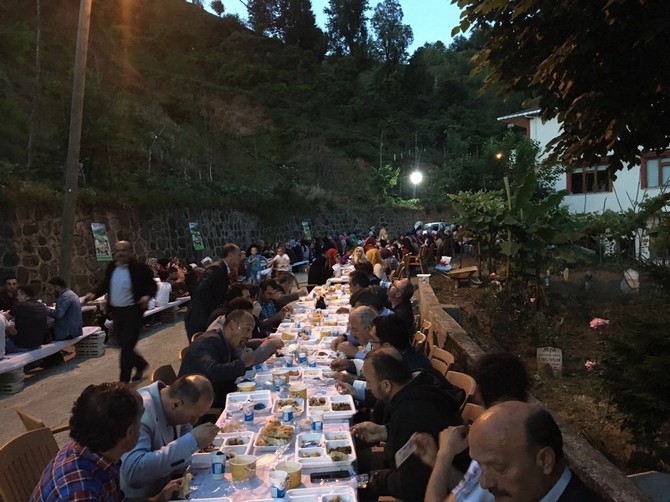 cakmakcilar-koyu-kultur-dayanisma-ve-yardimlasma-dernegi-2.-geleneksel-iftar-programinda-bir-araya-geldi-(6).jpg
