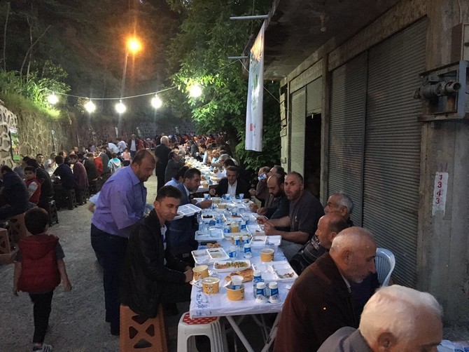 cakmakcilar-koyu-kultur-dayanisma-ve-yardimlasma-dernegi-2.-geleneksel-iftar-programinda-bir-araya-geldi-(7).jpg