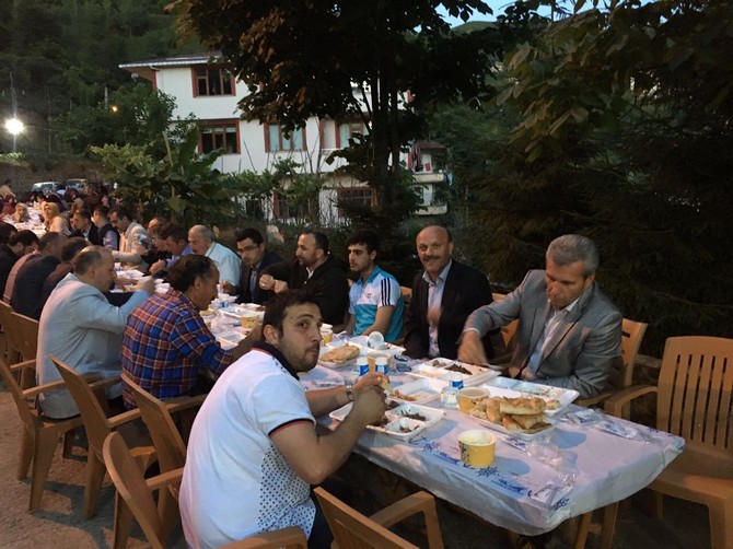 cakmakcilar-koyu-kultur-dayanisma-ve-yardimlasma-dernegi-2.-geleneksel-iftar-programinda-bir-araya-geldi-(8).jpg