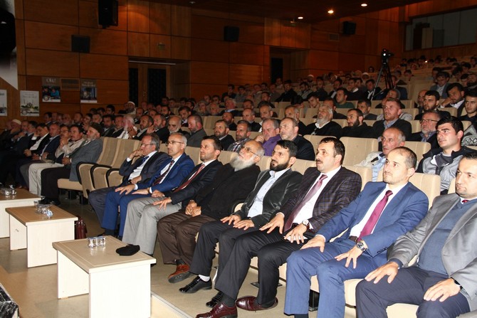 camiler-haftasinda-“muslumanca-dusunme-ve-yasama-sorunumuz”-konulu-konferans-duzenlendi-(3).jpg