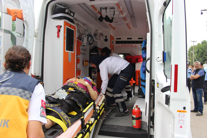 carsamba’da-trafik-kazasi-7-yarali-1.jpg carsamba’da-trafik-kazasi-7-yarali-1.jpg