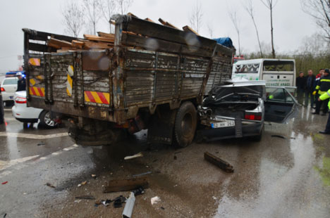 carsambada-kaza-2-olu-1-yarali-1.jpg carsambada-kaza-2-olu-1-yarali-1.jpg
