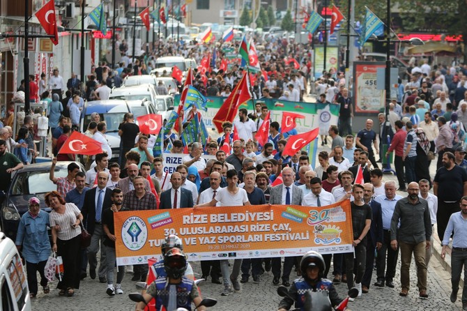 cay,-turizm-ve-yaz-sporlari-festivali-kortej-yuruyusuyle-devam-etti-(4).jpg