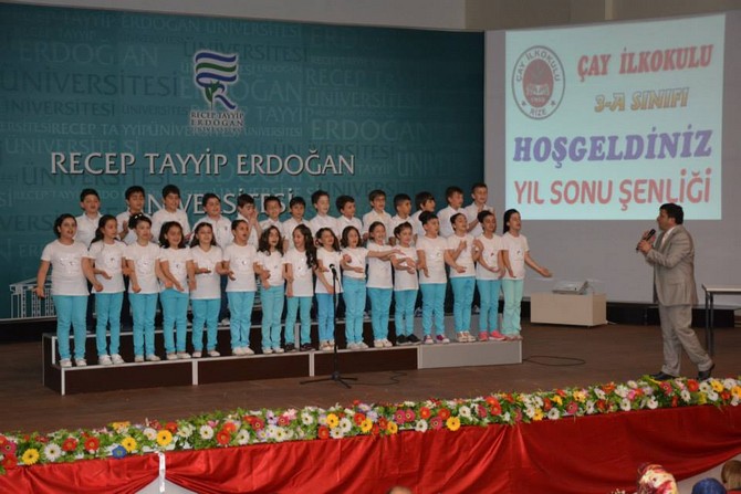 cay-ilkokulu-ogrencilerinden-yilsonu-soleni‏--(3).jpg