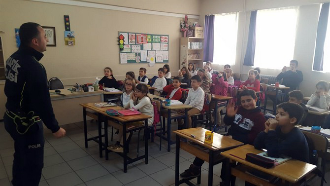 cay-ilkokulunda-ogrenim-goren-40-ogrenciye-yabanci-sahislara-karsi-yapmalari-gereken-davranislar-anlatildi-(1).jpg