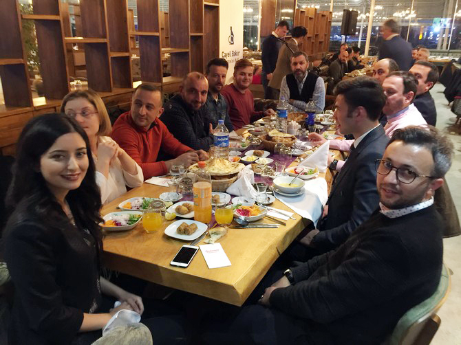 cayeli-bakir-isletmeleri-10-ocak-calisan-gazeteciler-gunu-nedeniyle-rize`deki-basin-mensuplarina-bir-yemek-verdi-(2).jpg