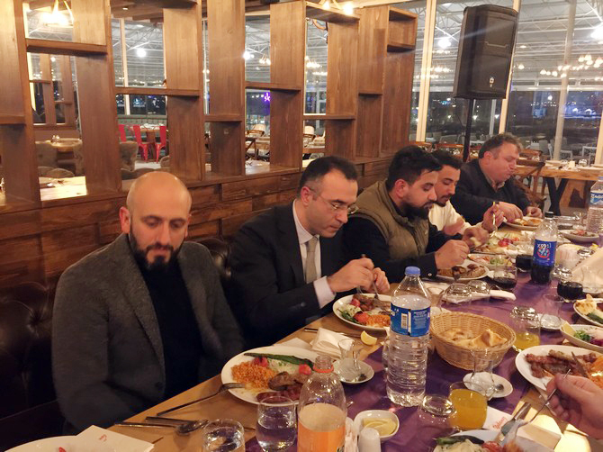 cayeli-bakir-isletmeleri-10-ocak-calisan-gazeteciler-gunu-nedeniyle-rize`deki-basin-mensuplarina-bir-yemek-verdi-(4).jpg