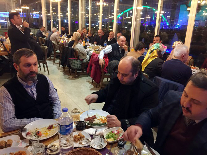 cayeli-bakir-isletmeleri-10-ocak-calisan-gazeteciler-gunu-nedeniyle-rize`deki-basin-mensuplarina-bir-yemek-verdi-(5).jpg