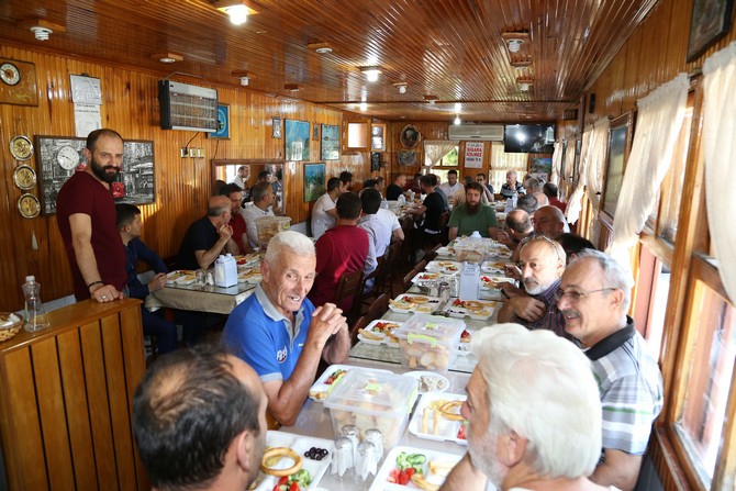 cayeli-belediye-baskani-dr.-atilla-esmen,-sanayi-sitesi-esnafi-ile-kahvaltida-bulustu-(2).jpg