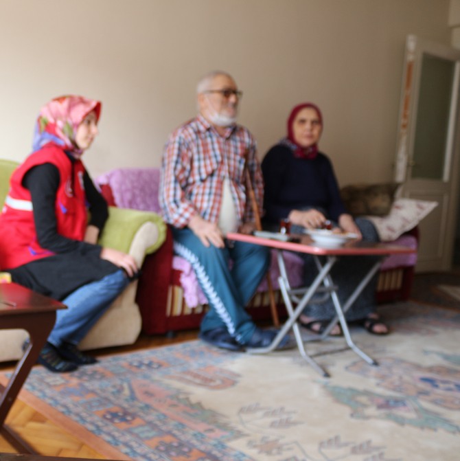 cayeli-genclik-merkezi-yaslilara-kucak-acarak-onlara-sicak-aile-ortami-sagliyor-(11).jpg
