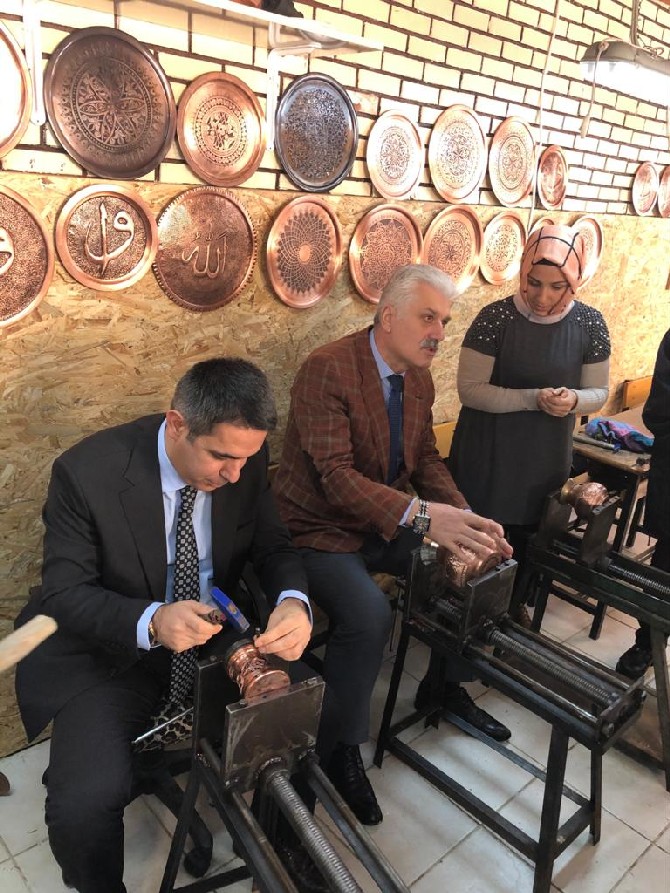 cayeli-kaymakami-mehmet-ozturk-ve-rize-calisma-ve-is-kurumu-(iskur)-muduru-hasan-kiraz,-ilcede-devam-eden-kavaklidere-dovme-bakir-isletmeciligi-kursu”na-ziyarette-bulundu-(4).jpg